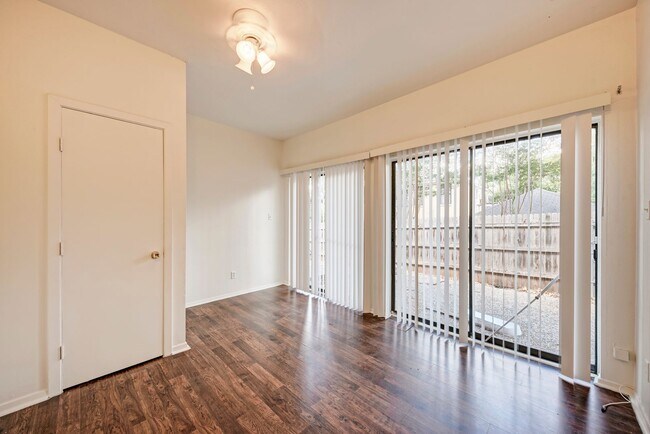 3102 Cedar St Austin, TX 78705 photo 4