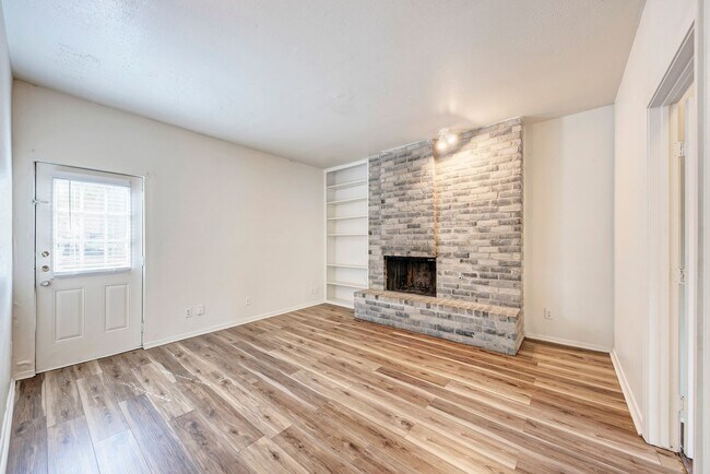 3102 Cedar St Austin, TX 78705 photo 3