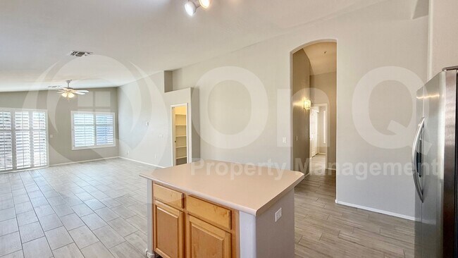 10253 East Penstamin Drive, Scottsdale, AZ 85255 photo 3