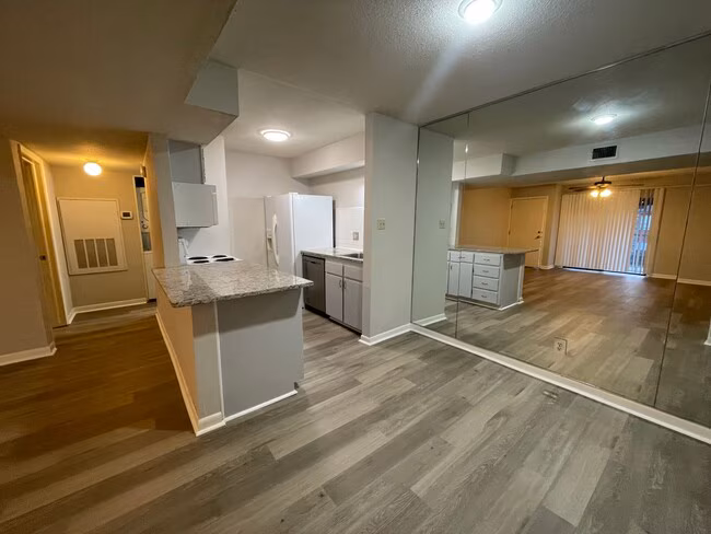 904 University Oaks Blvd College Station, TX 77840 photo 4