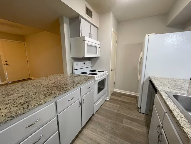 904 University Oaks Blvd College Station, TX 77840 photo 5