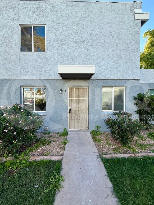 2629 W Ocotillo Rd Phoenix, AZ 85017 photo 4
