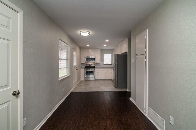 3933 Stanley Avenue, Fort Worth, TX 76110 photo 5