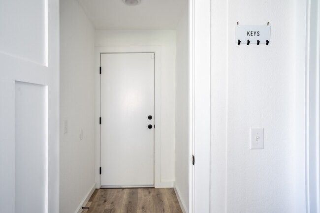 906 N 101st St Seattle, WA 98133 photo 5