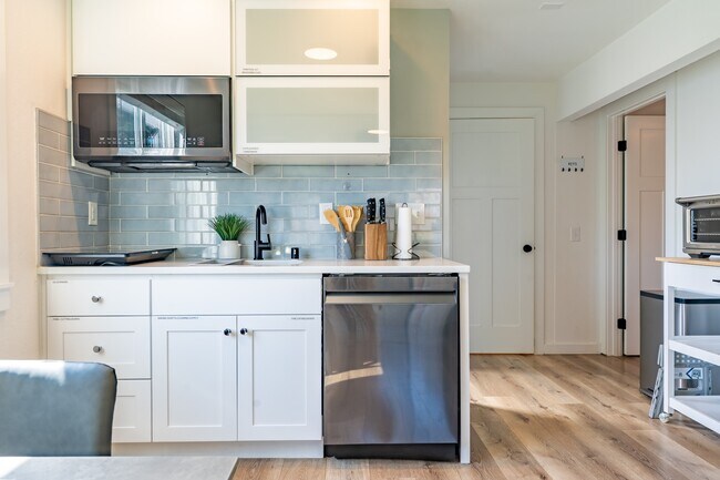 906 N 101st St Seattle, WA 98133 photo 4