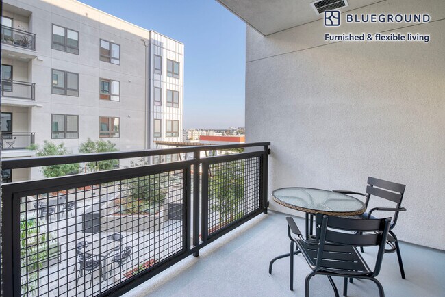 6701 Shellmound St Emeryville, CA 94608 photo 4