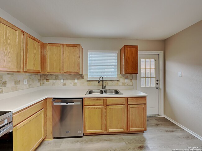 9603 Kennebec Way San Antonio, TX 78245 photo 2