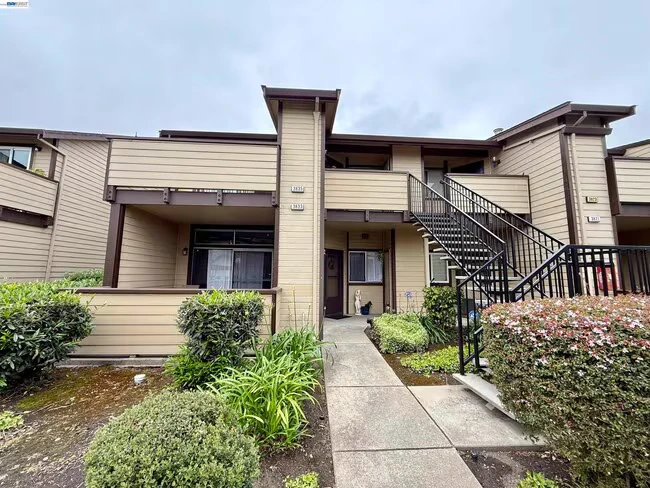 3835 Yorkshire St San Leandro, CA 94578 photo 2