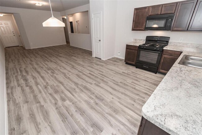 202 Mouflon Dr Huntsville, TX 77320 photo 4
