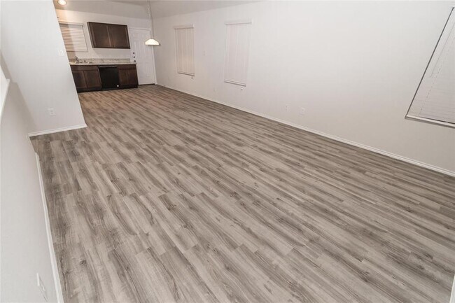 202 Mouflon Dr Huntsville, TX 77320 photo 3