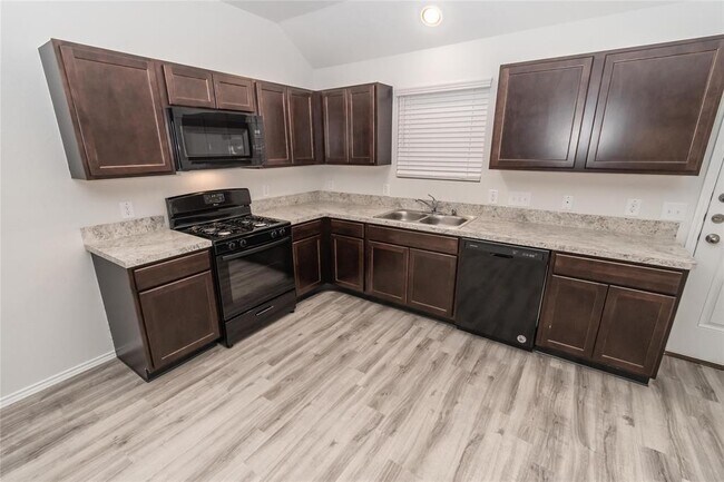 202 Mouflon Dr Huntsville, TX 77320 photo 5