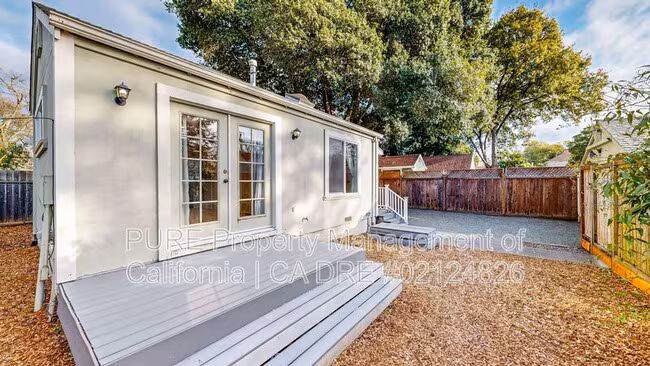 1132 Humboldt St Santa Rosa, CA 95404 photo 2