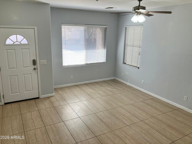 7392 W Tierra Buena Ln Peoria, AZ 85382 photo 3
