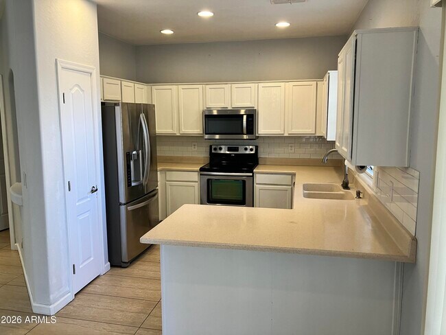 7392 W Tierra Buena Ln Peoria, AZ 85382 photo 4