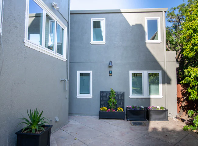 1658 Lower Grand Ave Piedmont, CA 94611 photo 3