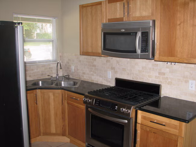 907 W 30th St Austin, TX 78705 photo 3