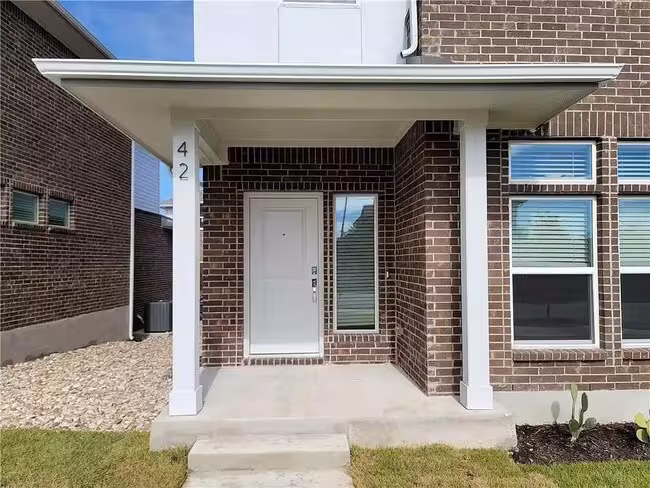 605 W South St Leander, TX 78641 photo 2