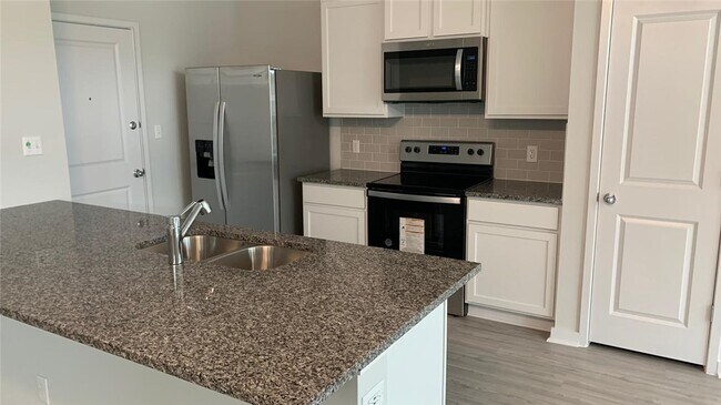 605 W South St Leander, TX 78641 photo 5