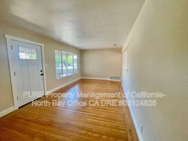 1521 E Madison St Petaluma, CA 94954 photo 4