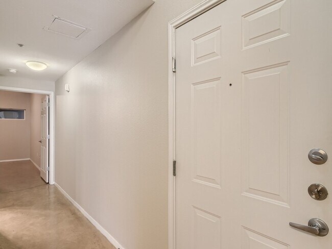 910 W 25th St Austin, TX 78705 photo 4