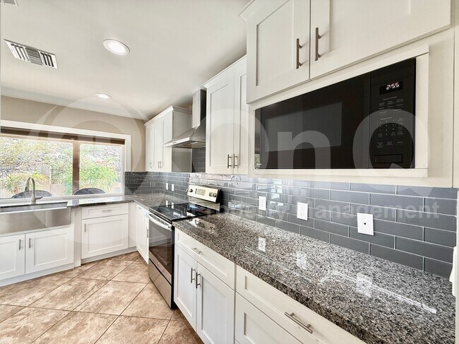 535 W Sweetwater Ave Phoenix, AZ 85029 photo 5