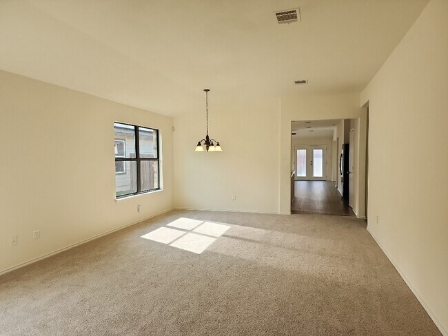 704 Big Sur Trail Taylor, TX 76574 photo 4
