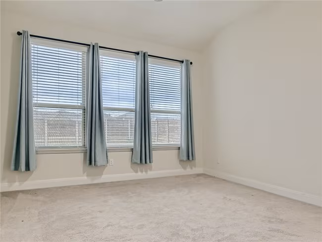 1005 McCormick Cv Hutto, TX 78634 photo 5