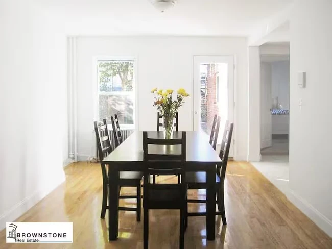 586 Henry St Brooklyn, NY 11231 photo 4