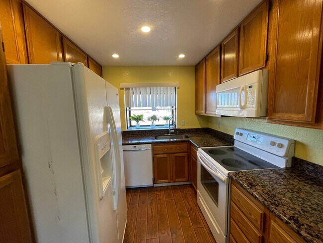 7625 Arbor Creek Circle, Dublin, CA 94568 photo 2