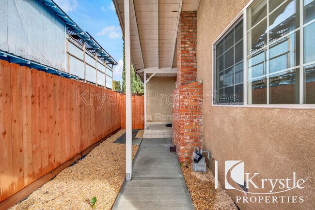 126 Violet Dr Vallejo, CA 94589 photo 4