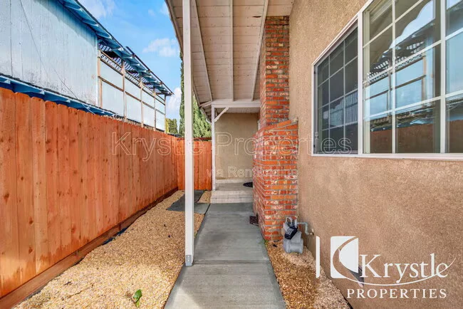 126 Violet Dr Vallejo, CA 94589 photo 4