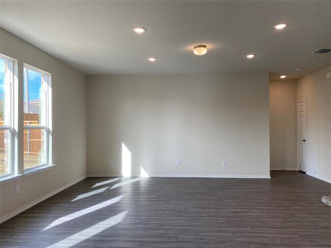 2008 Hummingbird Street, Princeton, TX 75407 photo 3
