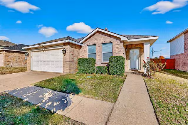 2016 Swenson Ct Grand Prairie, TX 75052 photo 3