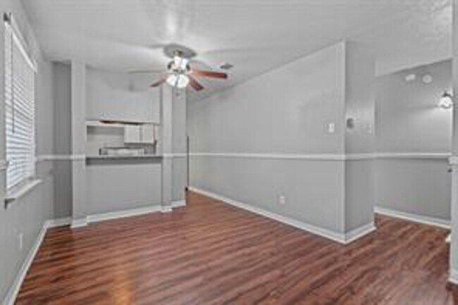 Ennis Place Apts photo 5