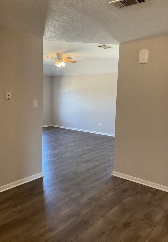 202 Castellon Ct Killeen, TX 76542 photo 3