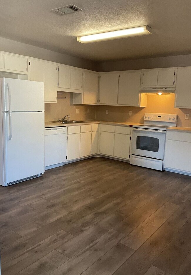 202 Castellon Ct Killeen, TX 76542 photo 2