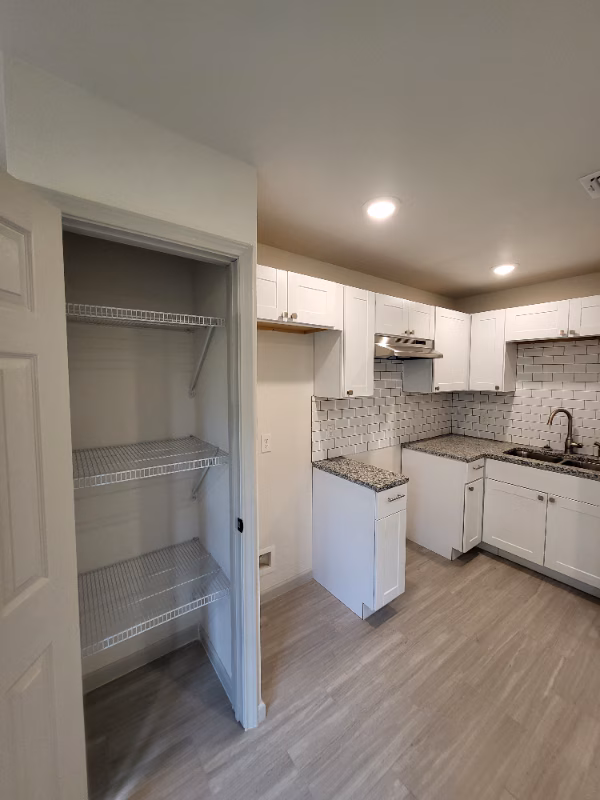 2417 Castroville Rd San Antonio, TX 78237 photo 3