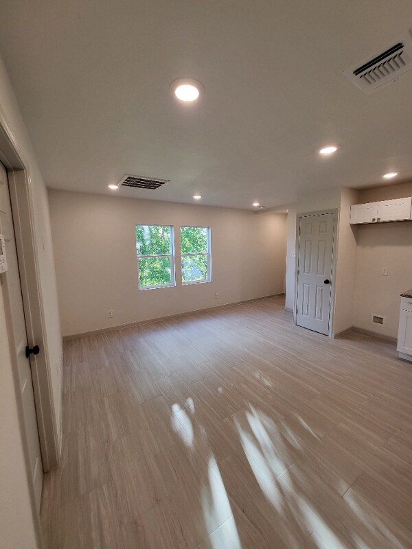2417 Castroville Rd San Antonio, TX 78237 photo 2