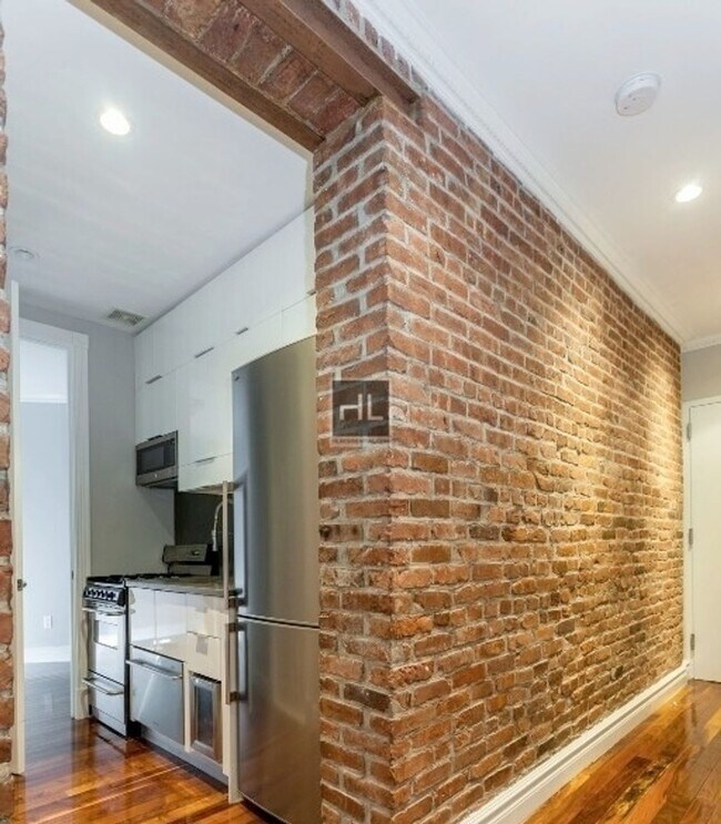 Lexington Avenue photo 2