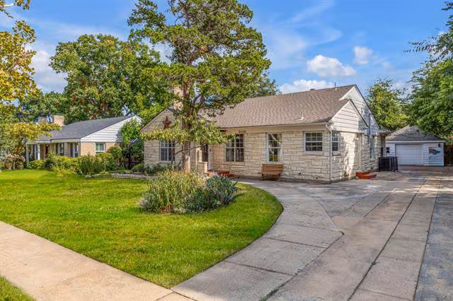 2240 Lawndale Drive, Dallas, TX 75211 photo 2