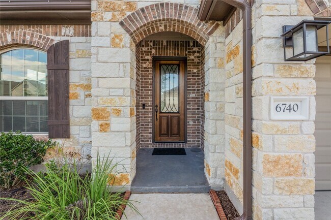 6740 Brindisi Pl Round Rock, TX 78665 photo 2