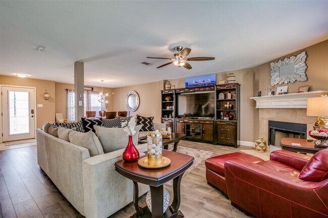 1215 Alhambra Drive, Lancaster, TX 75146 photo 5