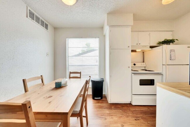 2803 Hemphill Park Austin, TX 78705 photo 5