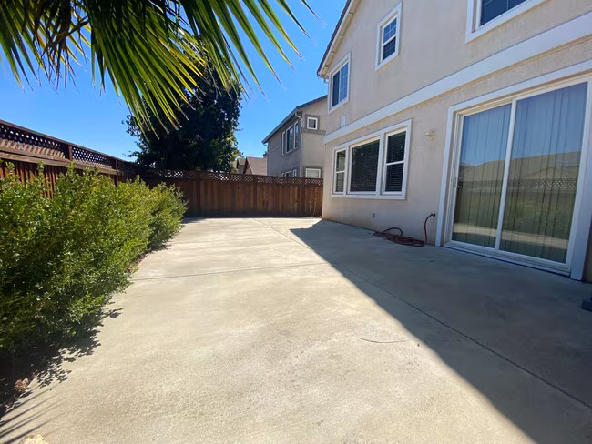 4 Bedroom 3 Bath Lovely Home photo 2