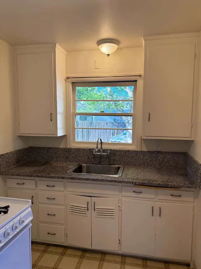 883 Lorna Dr Glen Ellen, CA 95442 photo 2
