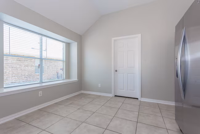 1016 Seider Ln Grand Prairie, TX 75052 photo 5