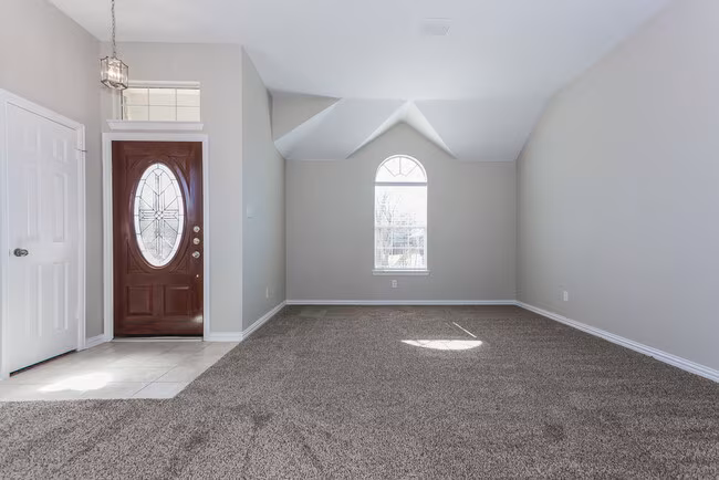 1016 Seider Ln Grand Prairie, TX 75052 photo 2