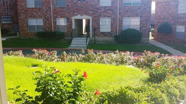 6869 Chickering Rd Fort Worth, TX 76116 photo 2