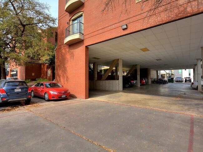 106 E 30th St Austin, TX 78705 photo 2