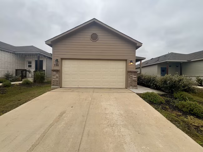 596 Jennifer Wy New Braunfels, TX 78130 photo 3